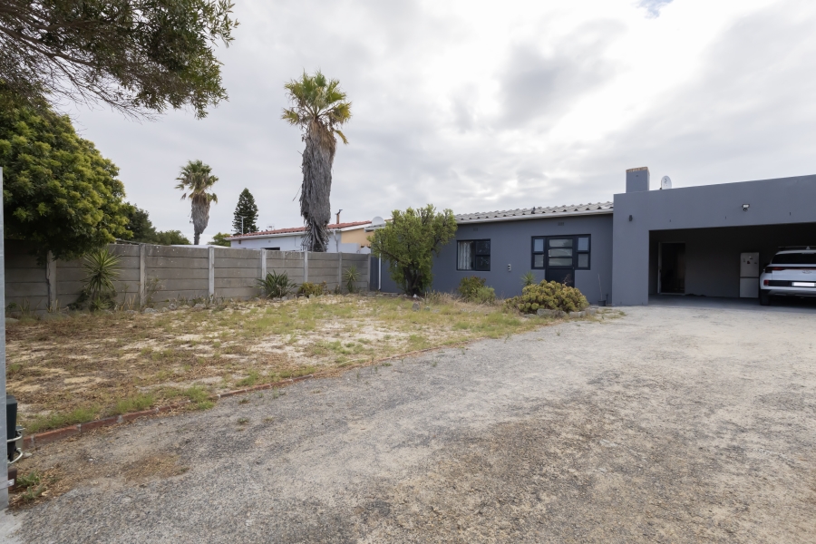 3 Bedroom Property for Sale in Sanddrift Western Cape